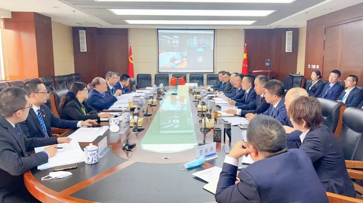 石培文董事長一行赴投資集團、開發(fā)建設公司調研指導工作