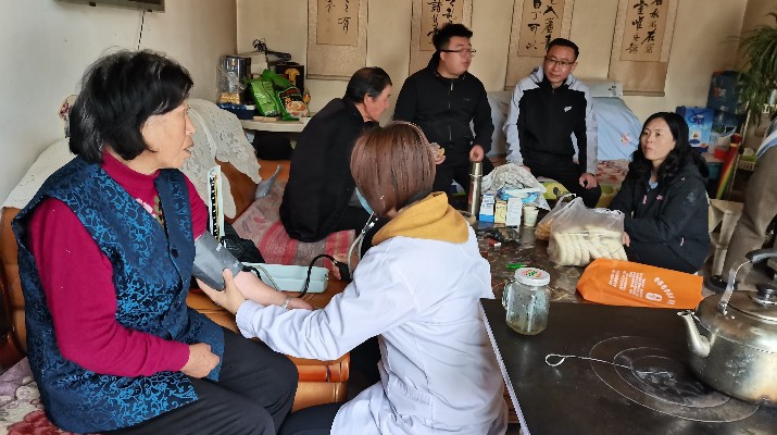 九九重陽節(jié)，濃濃敬老情 ——集團(tuán)駐村工作隊開展重陽節(jié)走訪慰問活動