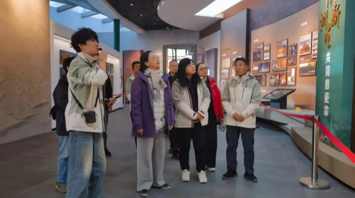 馬文玫總經(jīng)理一行赴額濟納胡楊林景區(qū)考察調(diào)研